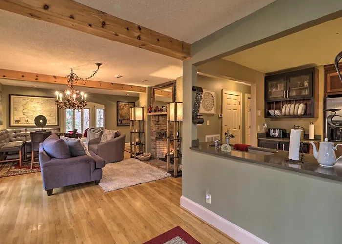 Cozy Conyers Cabin With Fireplace And Pool Table!