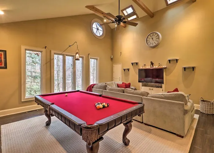 Cozy Conyers Cabin With Fireplace And Pool Table!