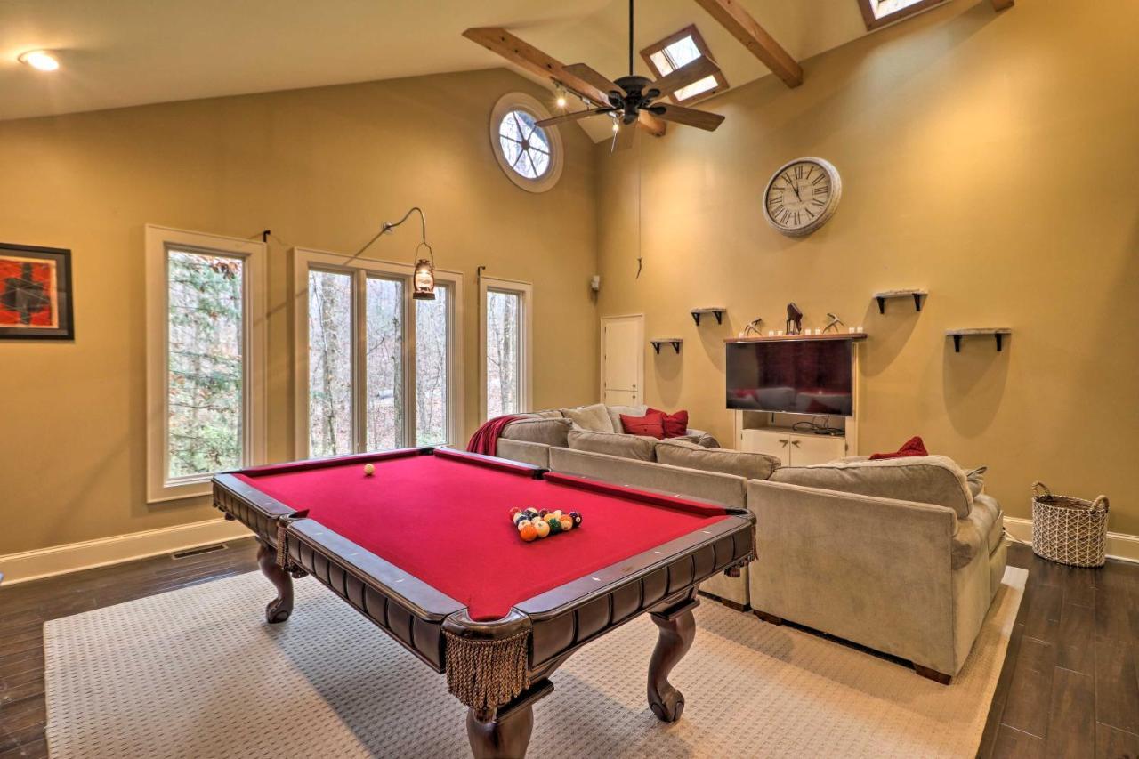 Holiday home Cozy With Fireplace And Pool Table! Conyers