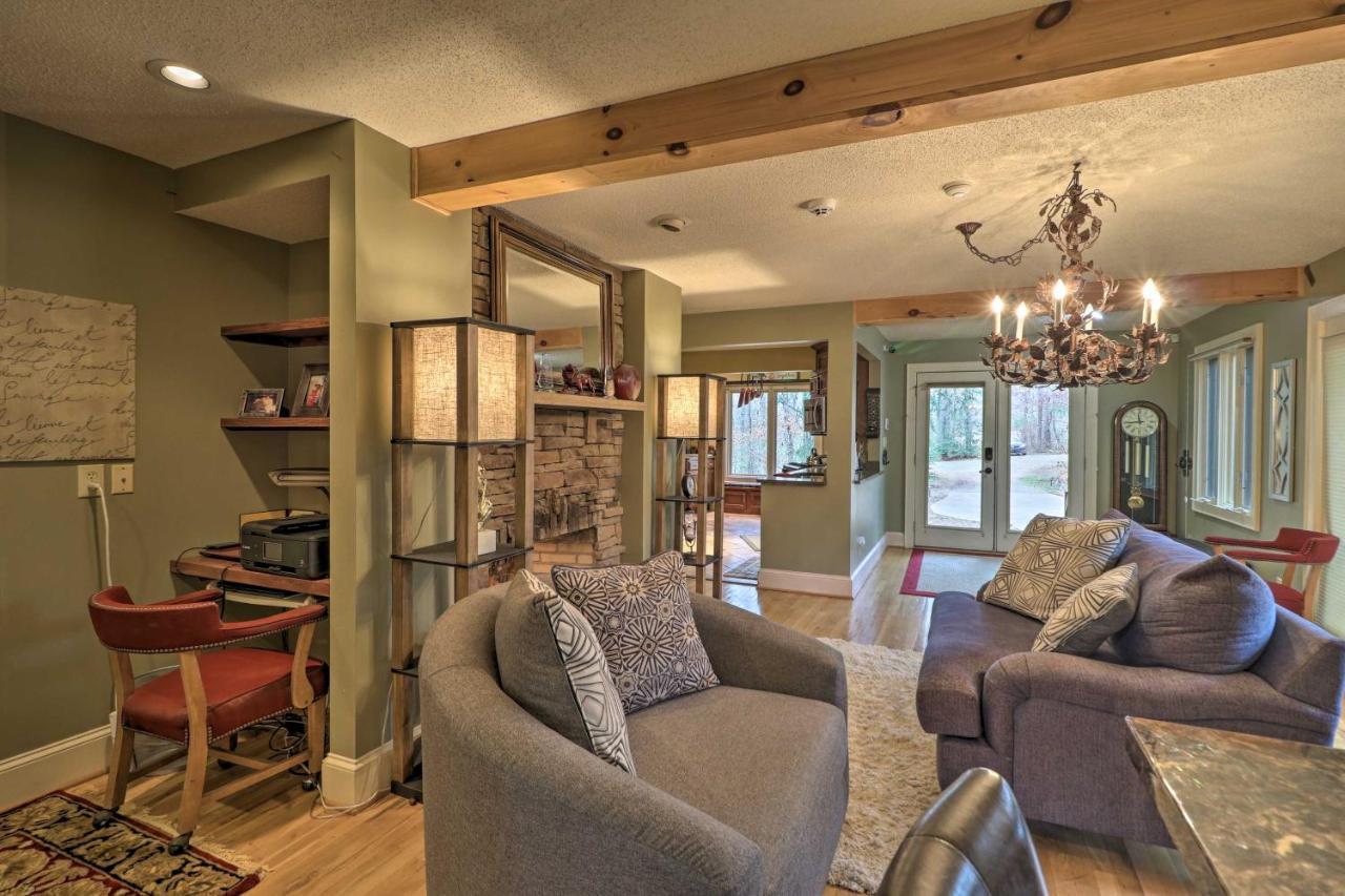 Holiday home Cozy With Fireplace And Pool Table!