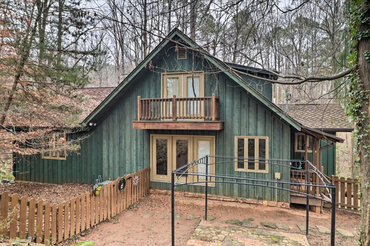 Cozy With Fireplace And Pool Table! Holiday home Conyers