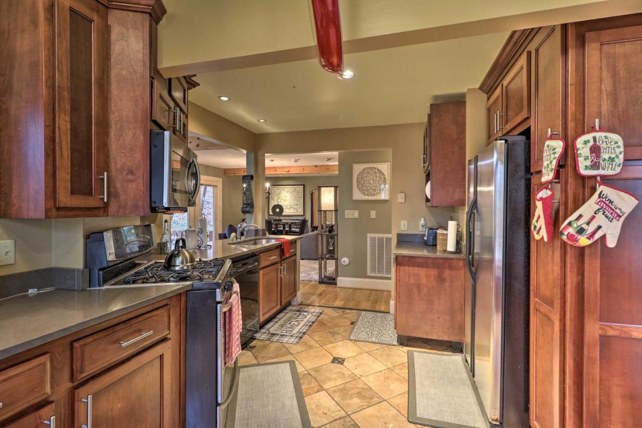 Cozy With Fireplace And Pool Table! Holiday home *