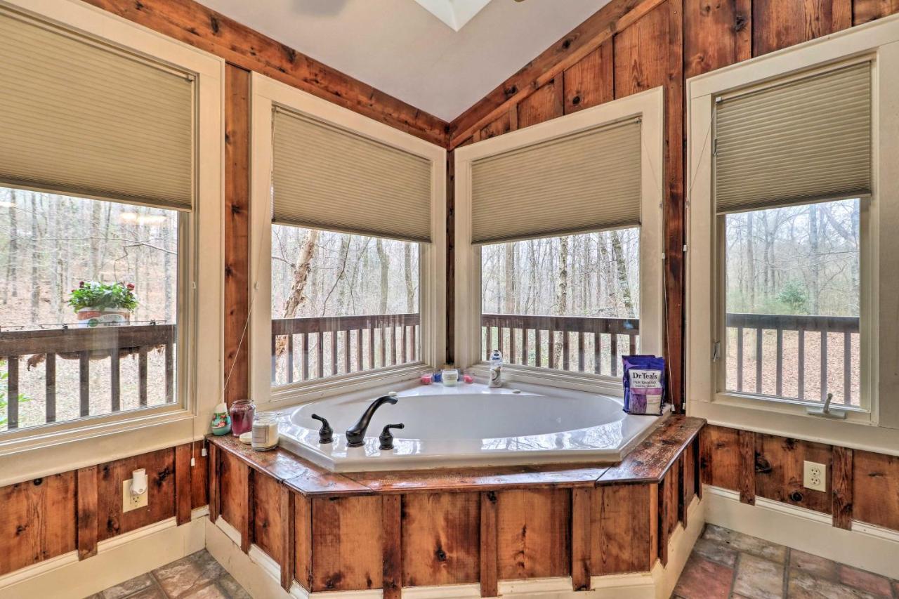 Holiday home Cozy With Fireplace And Pool Table! Conyers