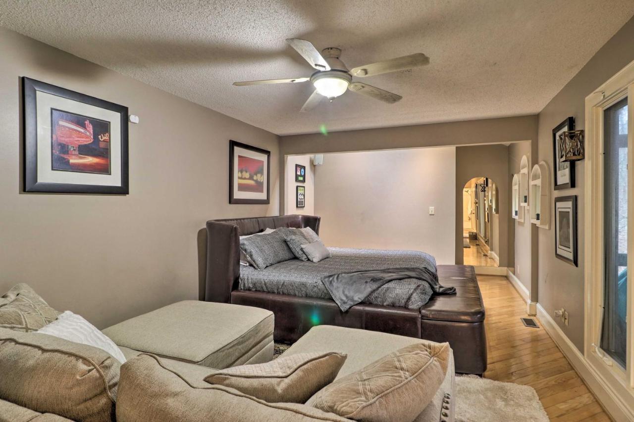 Holiday home Cozy With Fireplace And Pool Table! Conyers