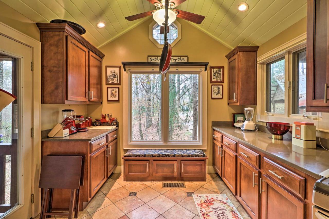 Cozy With Fireplace And Pool Table!